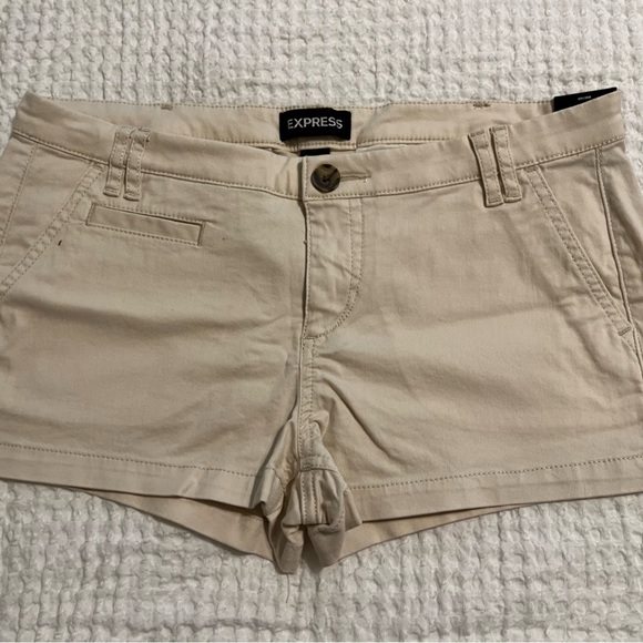 Express shorts. Size 4. New. - Picture 1 of 3